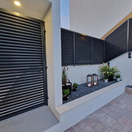 Apartman Marcelina 1 With Private Pool Trogir Eksteriør bilde
