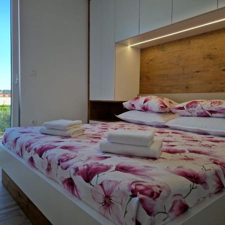 Apartman Marcelina 1 With Private Pool Trogir Eksteriør bilde