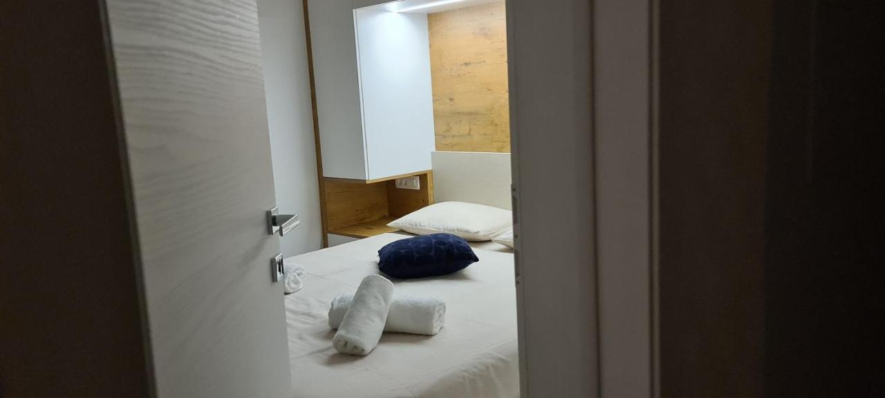 Apartman Marcelina 1 With Private Pool Trogir Eksteriør bilde