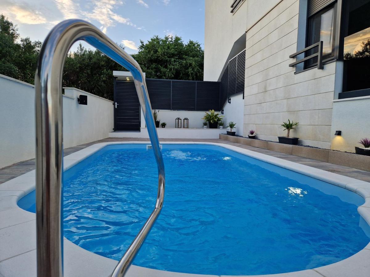 Apartman Marcelina 1 With Private Pool Trogir Eksteriør bilde