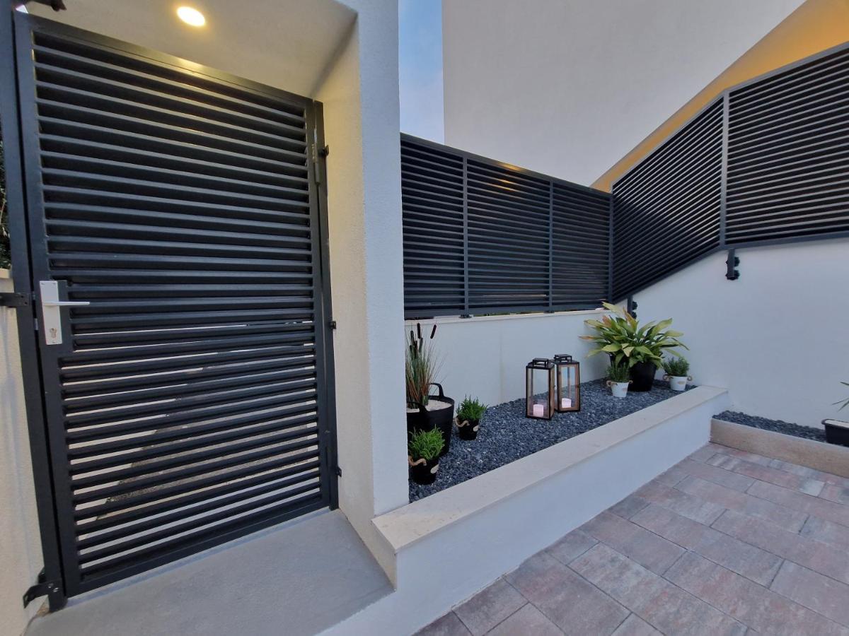 Apartman Marcelina 1 With Private Pool Trogir Eksteriør bilde
