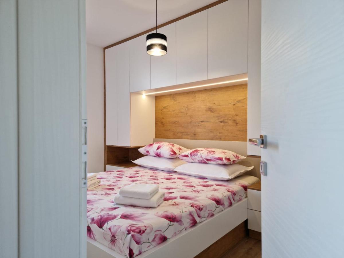 Apartman Marcelina 1 With Private Pool Trogir Eksteriør bilde