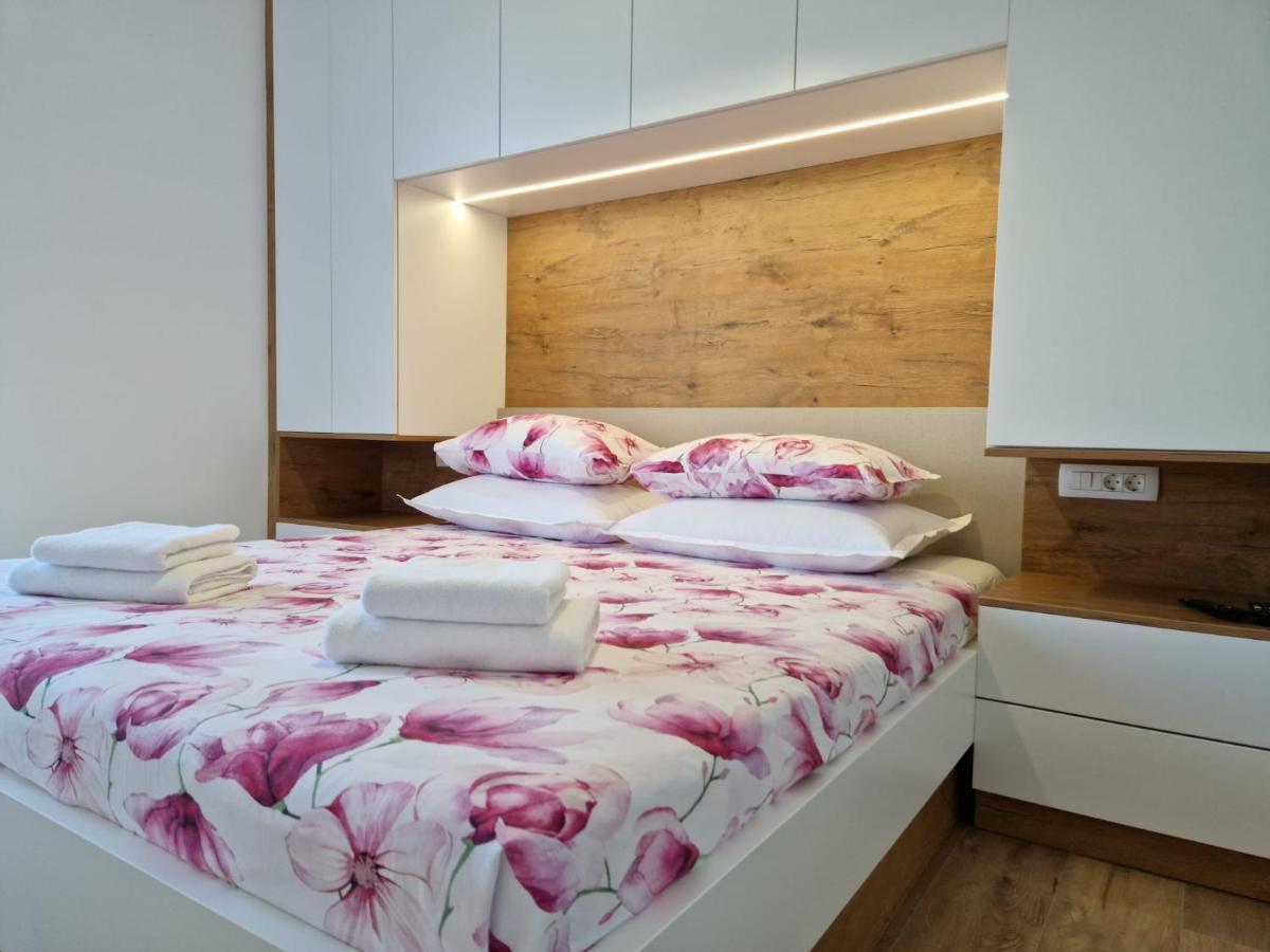 Apartman Marcelina 1 With Private Pool Trogir Eksteriør bilde